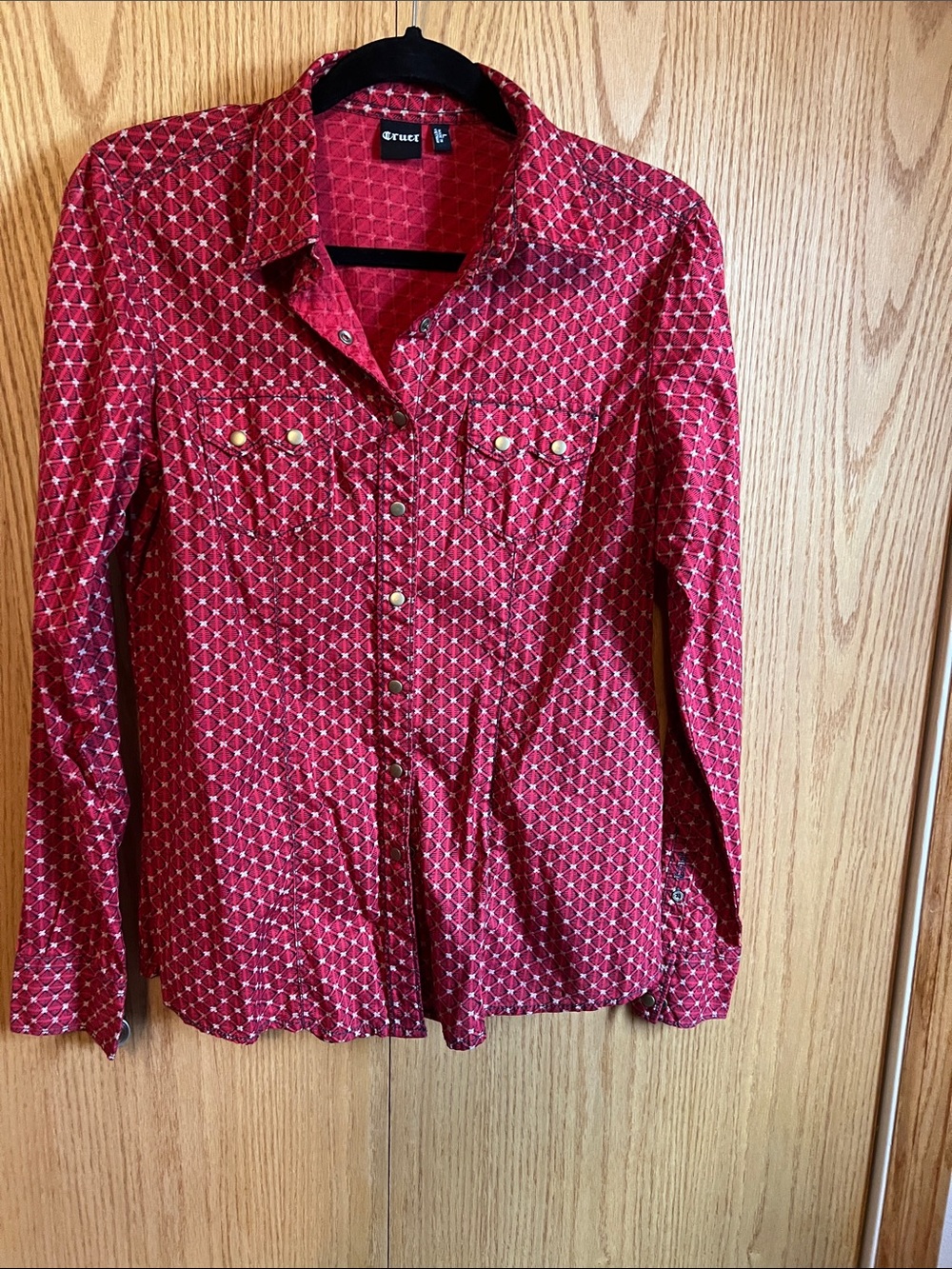 Cruel, Red Geometric Snap-Front Western Shirt size ladies large.